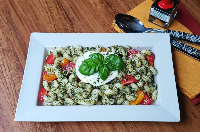 Delicious Caprese Pesto Pasta Salad