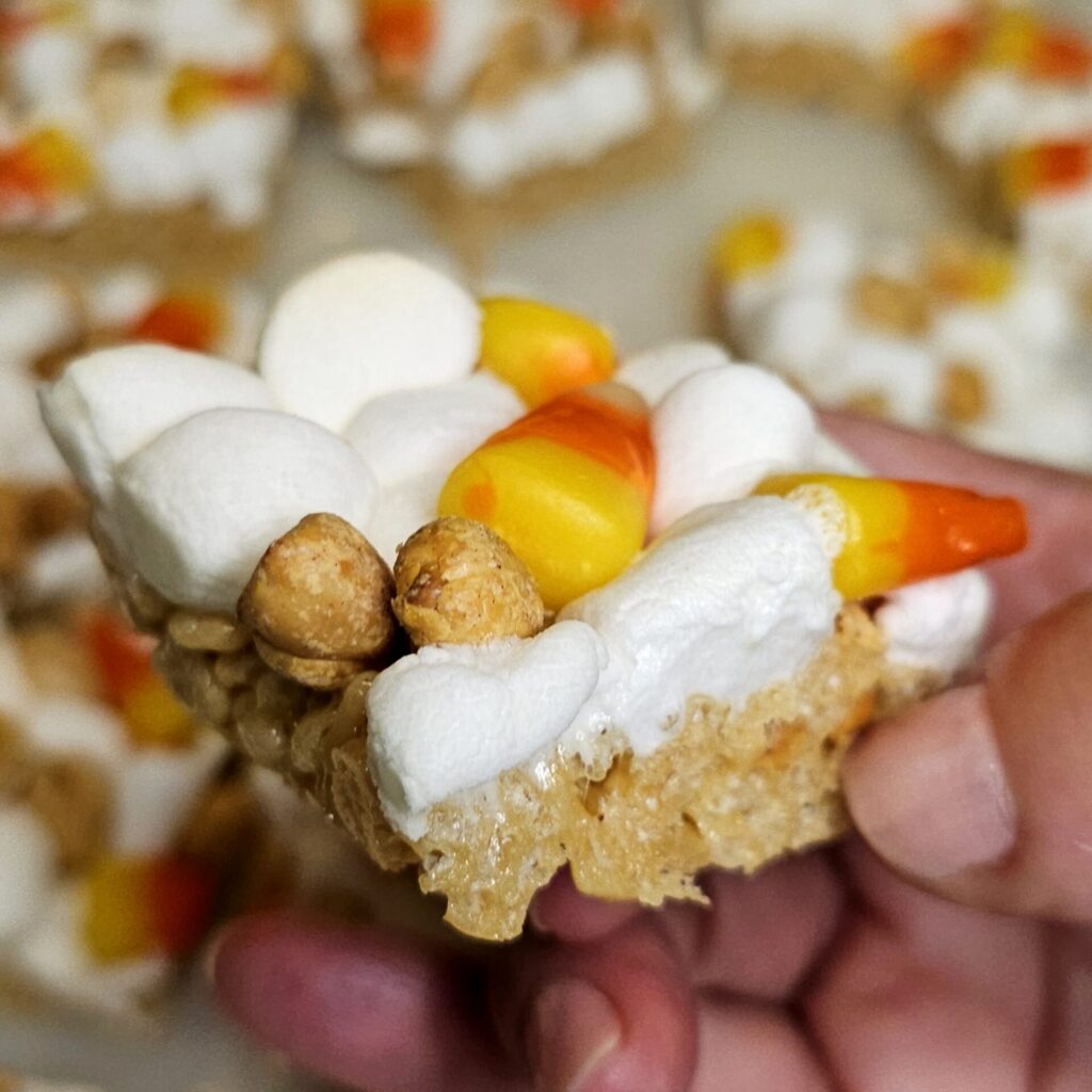 marshmallows, candy corn and peanuts top these fall peanut butter rice krispie bars.